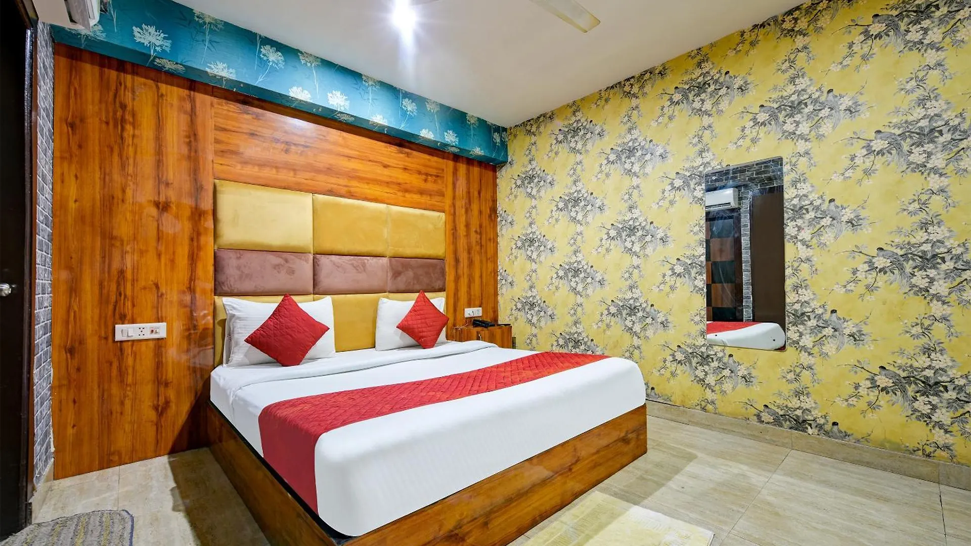 Hotel Edission View At Airport location
